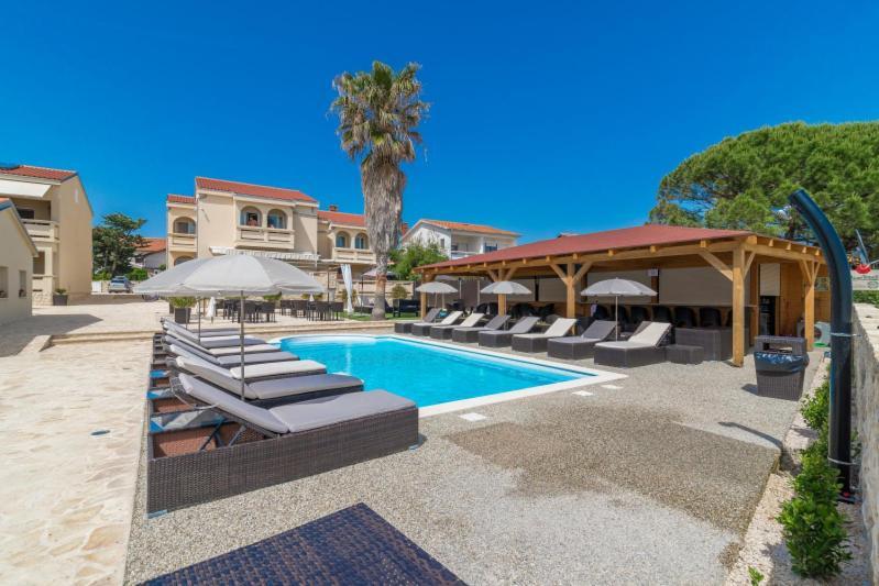 Riviera Resort Vir Exterior foto
